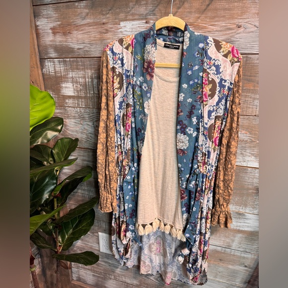 Aratta Silent Journey Tops - Floral Patchwork Women's Top & Tassel Trim Under Tunic